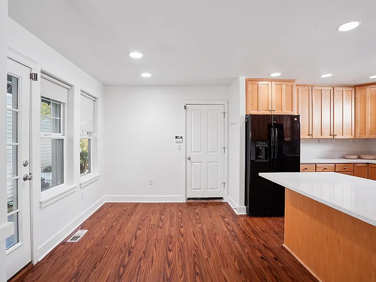 9926 NW Durrett St — Photo 8