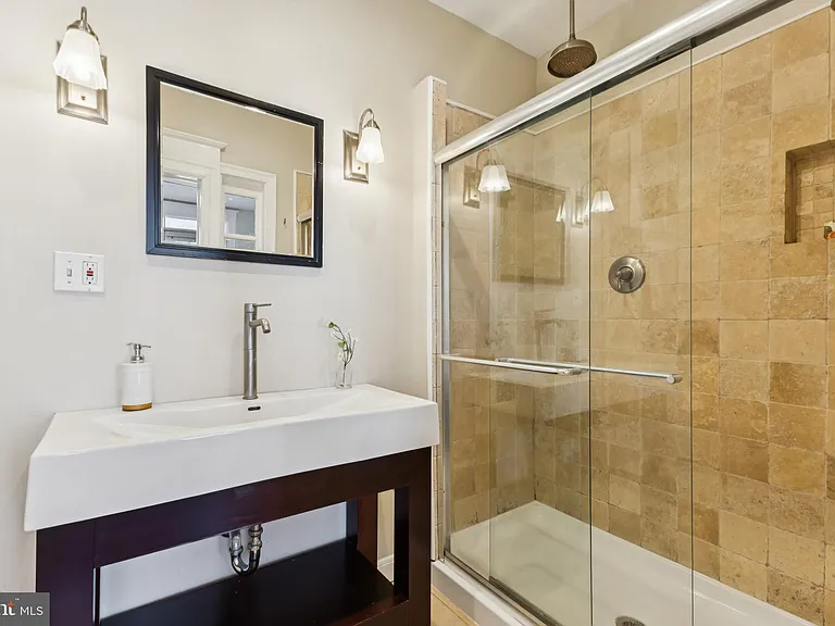 226 Rhode Island Ave NW — Photo 22
