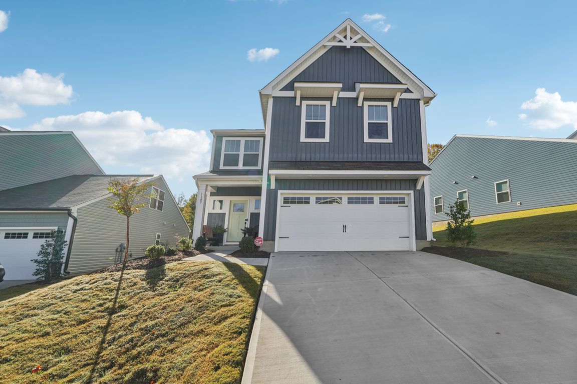 Alyssa Oaks Dr-S2510-001.jpg