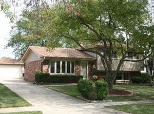529 Raymond Ct, Schaumburg, IL 60193