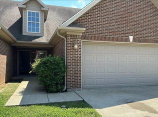 130 Twin Lakes Dr, Vine Grove, KY 40175