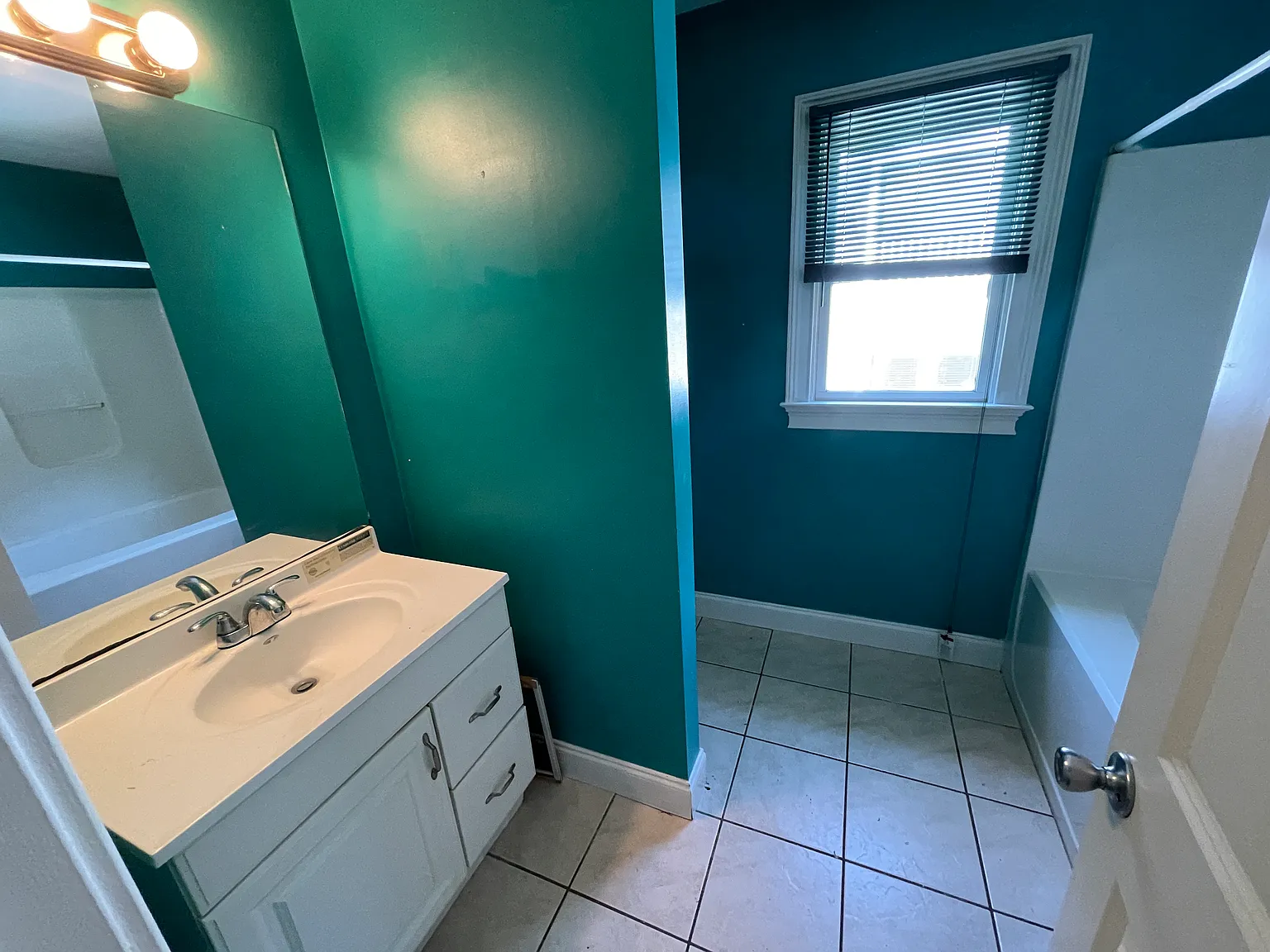 3 bed, 1796 sqft, $2,200 — Photo 1