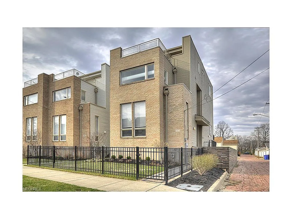 2236 W 5th St photo 1