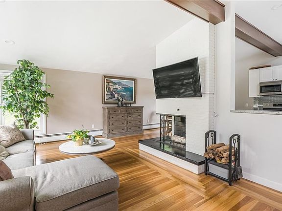 4th image of 43 Church Hill Dr