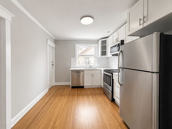 2nd image of 86 Balmoral Ave S #2