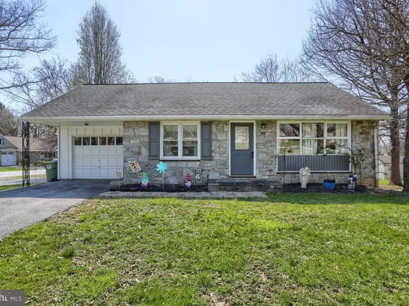 1228 Lampeter Rd, Lancaster, PA 17602