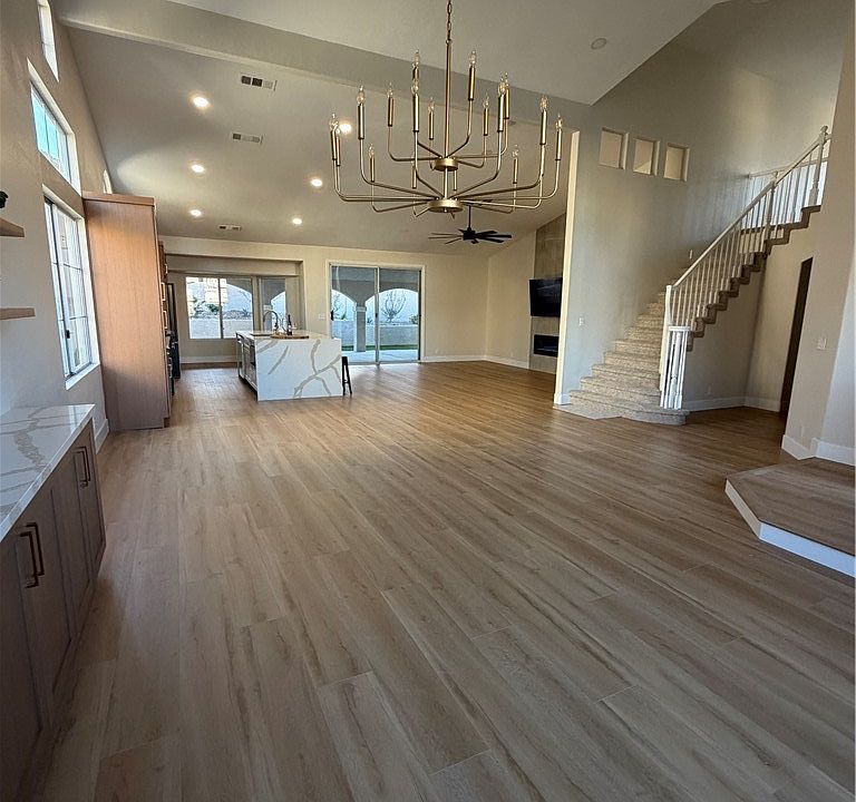2nd image of 11 Cozy Glen Cir