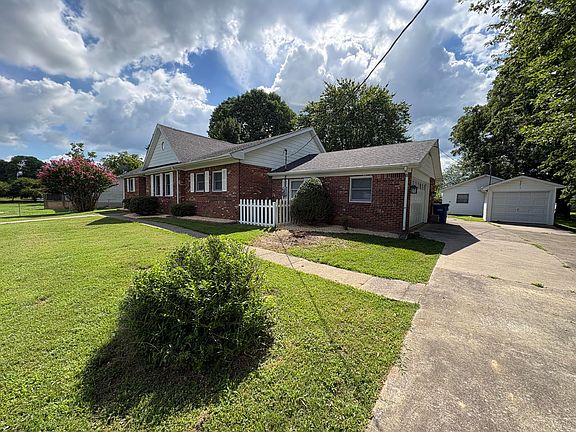3rd image of 123 Willett St