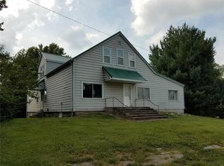 13 Golden Eagle Rd, Golden Eagle, IL 62036