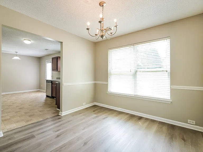5577 Waverly Park — Photo 7