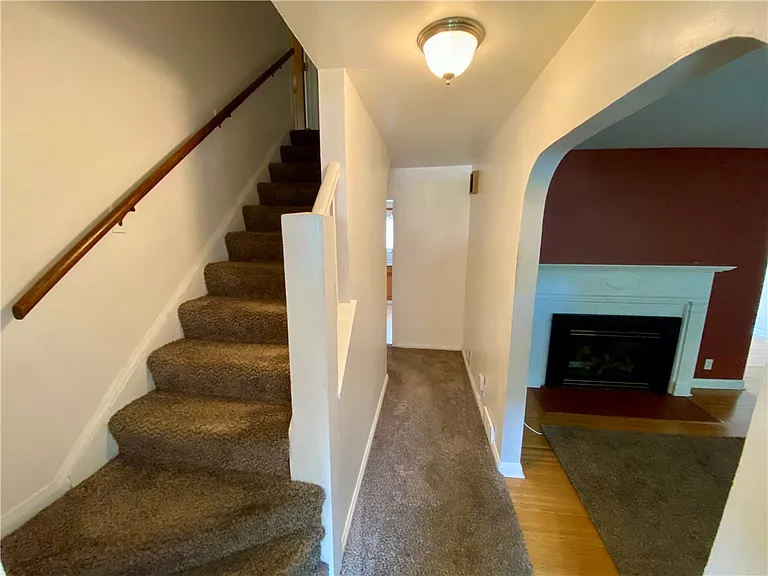 35 Westmoreland Dr — Photo 3