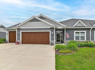123 Phantom Lake Ct, Mukwonago, WI 53149