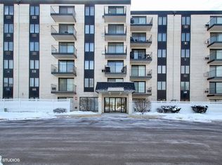9118 W Elmwood Dr APT 3M, Niles, IL 60714