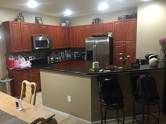 Large eat-in Kitchen