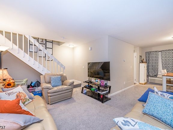 5th image of 309 Main St Unit 7-20