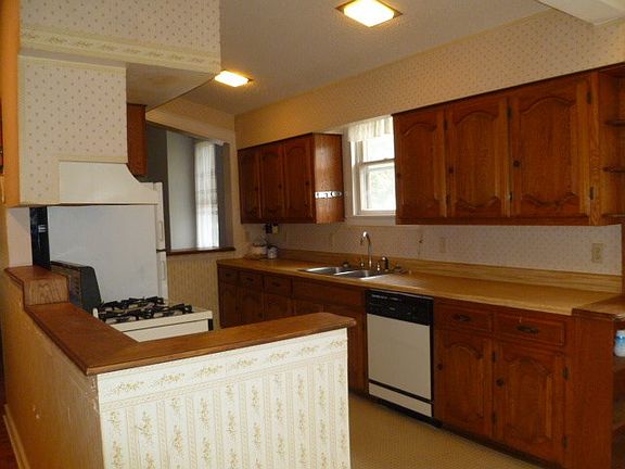 3rd image of 3524 Oneal St