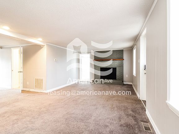 14266_004_living_room_14242148.jpg