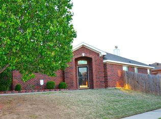 1100 Deedee Creek Dr, Euless, TX 76040