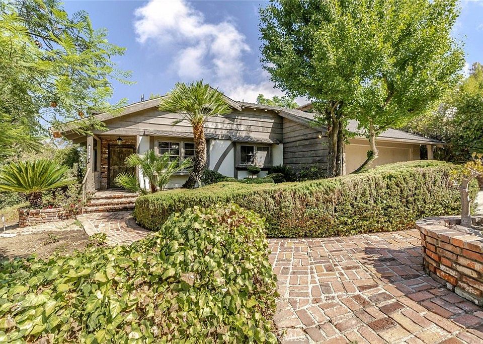 1st image of 3852 Eureka Dr