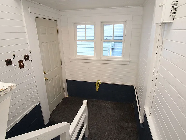 141 NE Bryant St — Photo 21