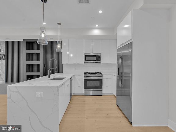5th image of 1722 W Virginia Ave NE #3