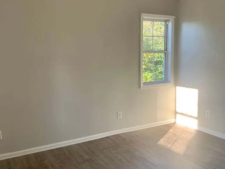 1202 Bay St — Photo 14