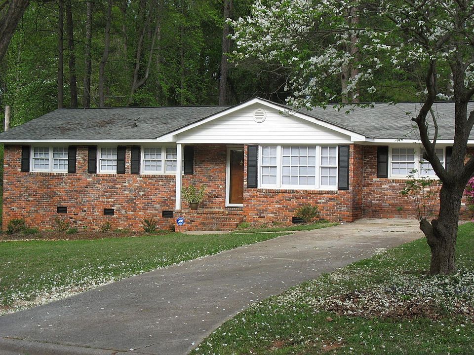 Brick 3BR/2B home