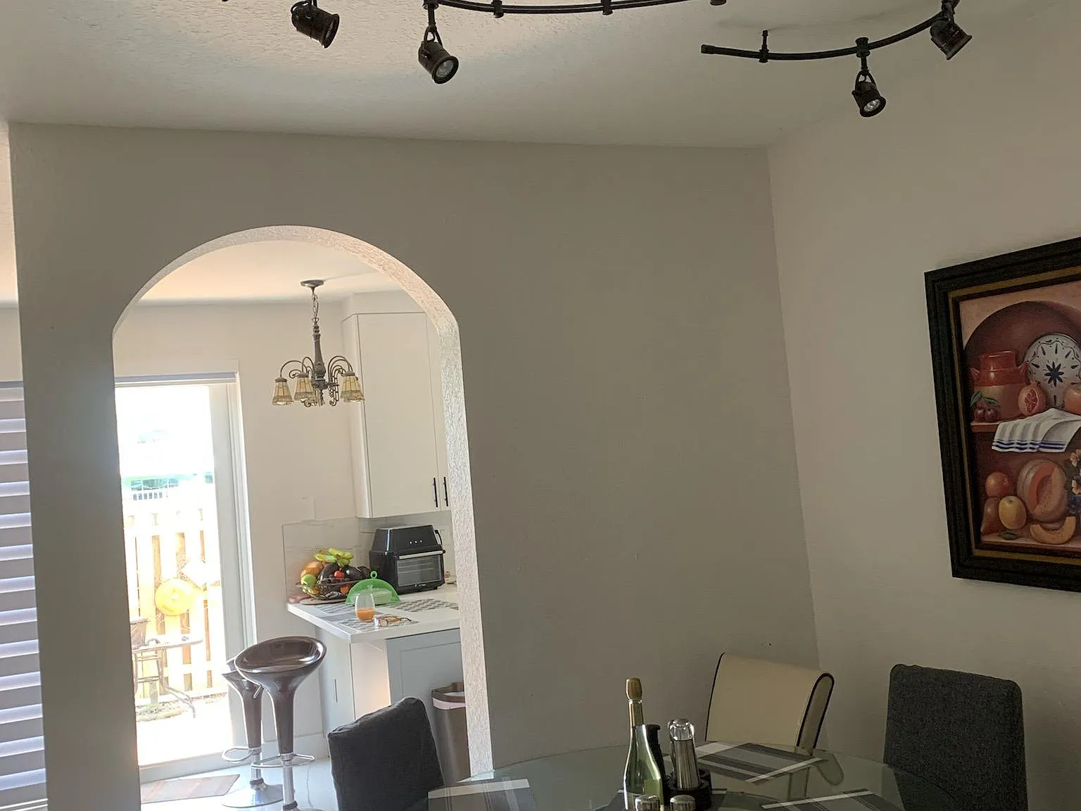 4 bed, 2.5 bath, 2000 sqft, $1,100 — Photo 2