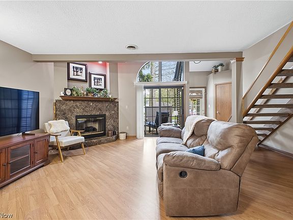 4th image of 1323 Red Tail Hawk Ct Unit 3