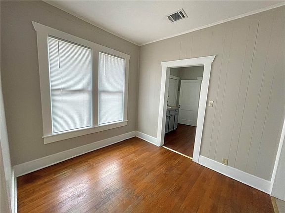 4th image of 909 Bina St #B