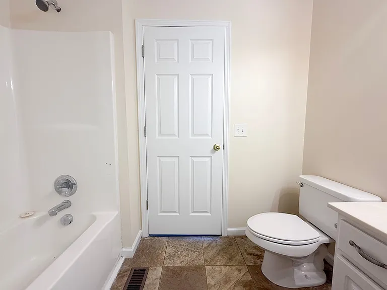 1780 N Dixie Ave — Photo 11