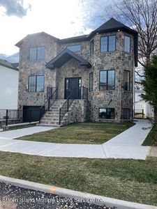 8 Walnut Pl, Staten Island, NY, 10306