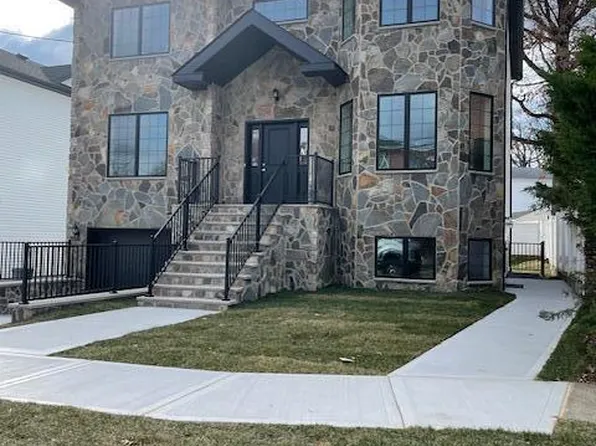 8 Walnut Pl, Staten Island, NY 10306
