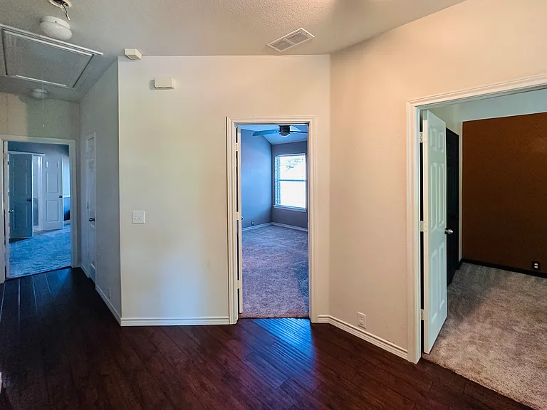 7447 Ravenhill Dr — Photo 13