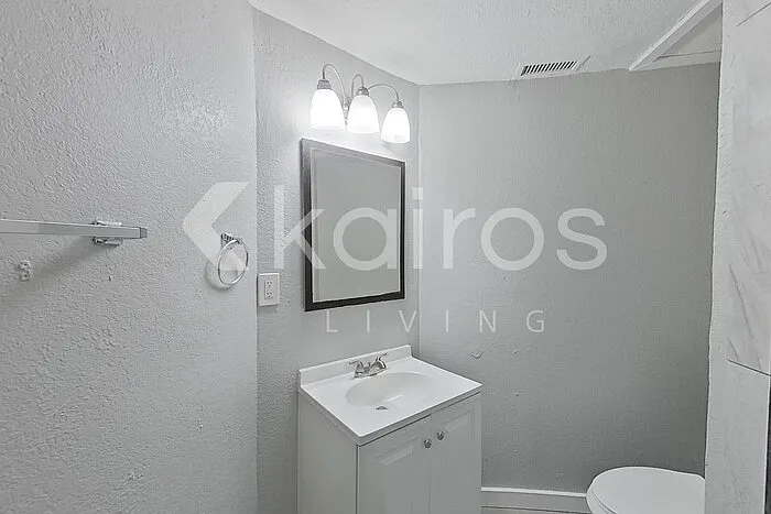 111 Evelyn St — Photo 12