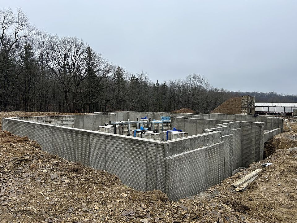 2nd image of 3313 Waterford Dr