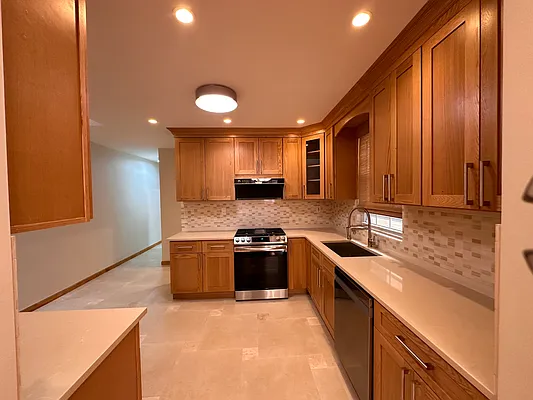 SHINPINARELLO ラザ 7216 Narrows Avenue #1 in Bay Ridge, Brooklyn | StreetEasy