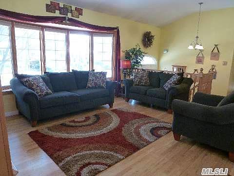 4th image of 96 Kurt Ln