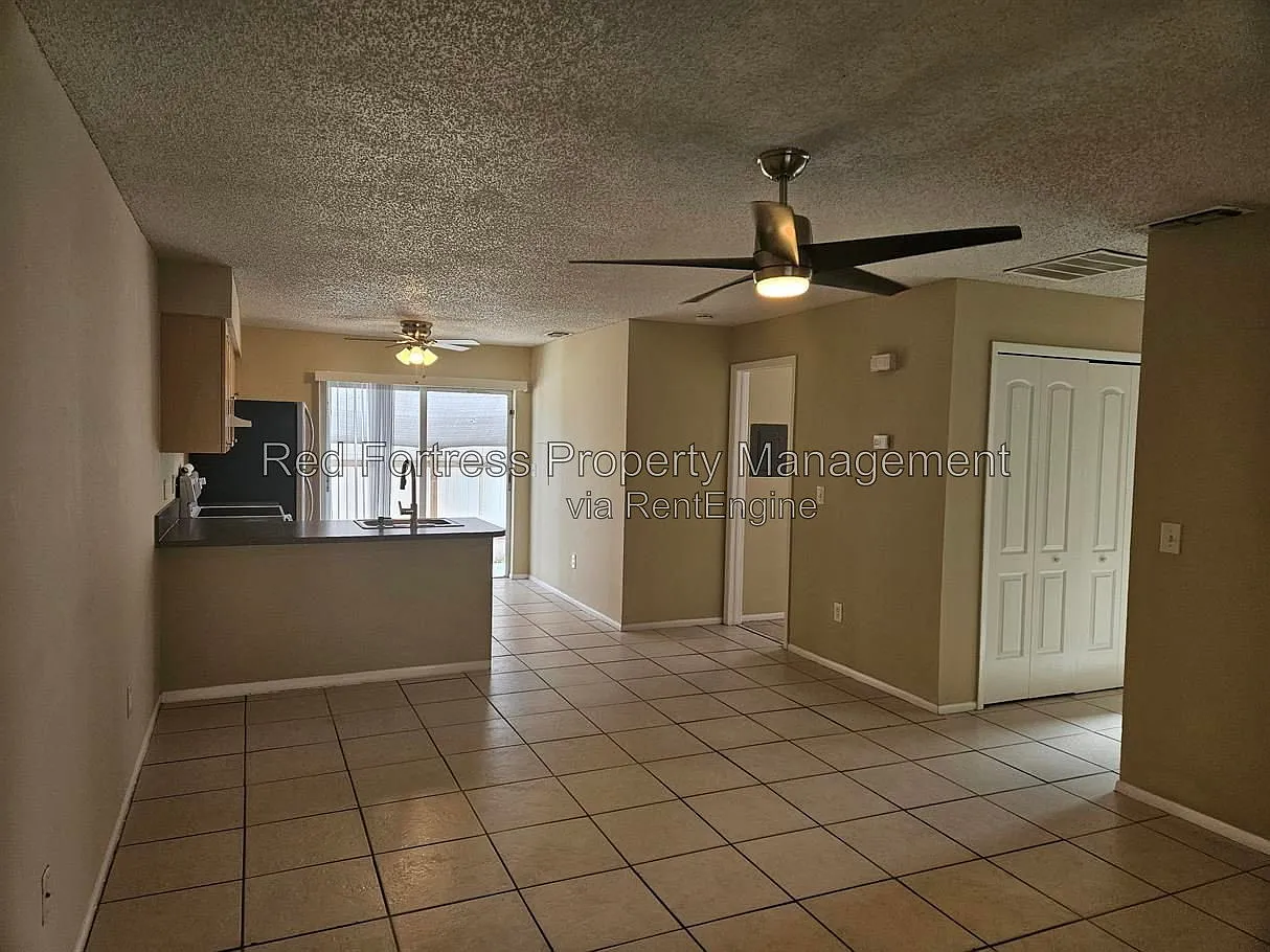 2 bed, 2.0 bath, 900 sqft, $1,200 — Photo 3