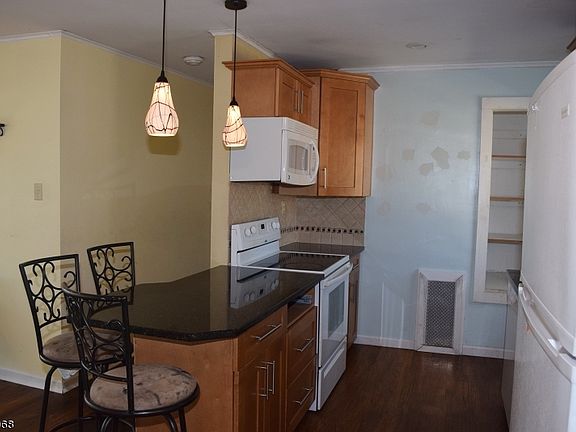 4th image of 35 Black Oak Dr