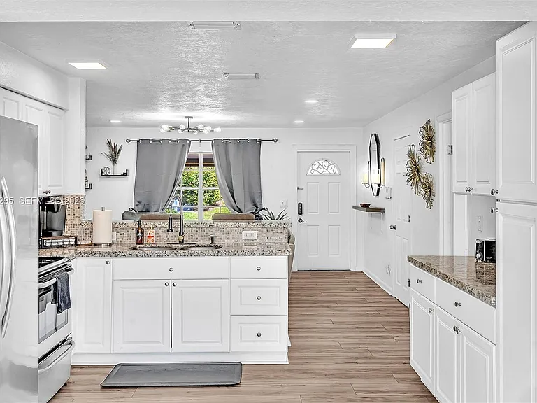 4633 SW 28th Ave — Photo 40