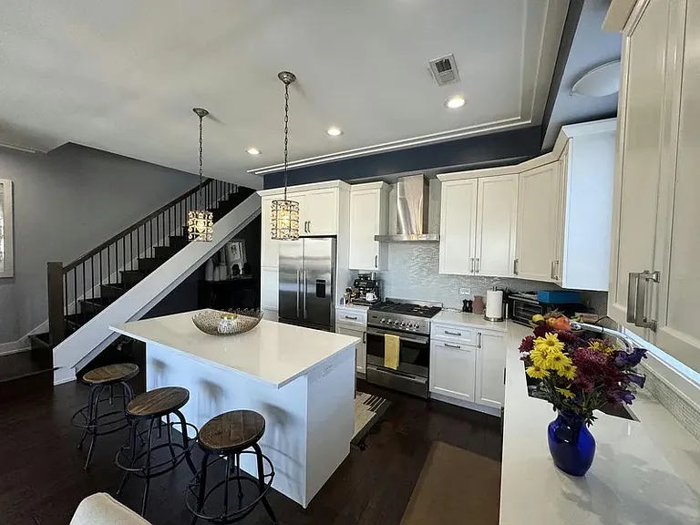 1327 W Grand Ave #3W — Photo 2