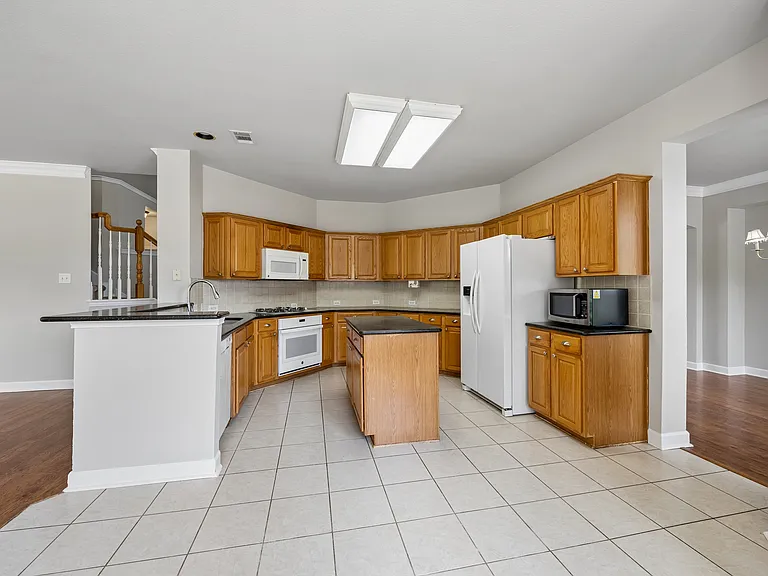 3702 Senada Trl — Photo 13