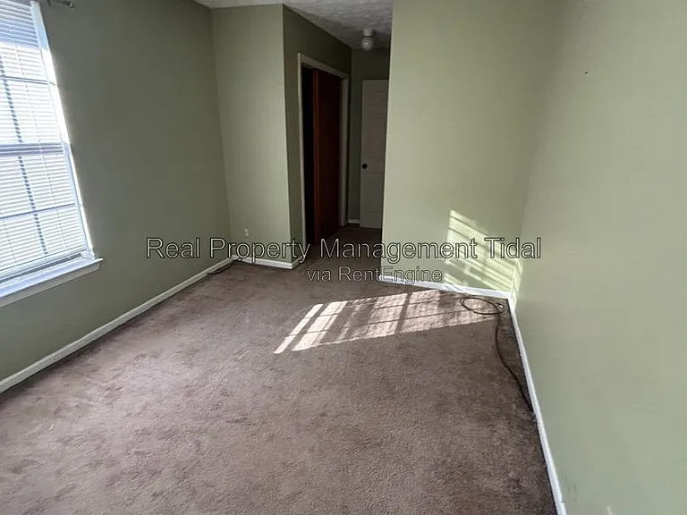 361 Circuit Ln — Photo 9