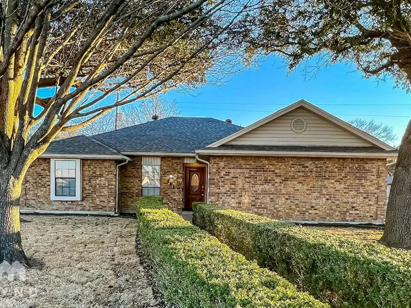 701 Hillside Dr, Cedar Hill, TX 75104