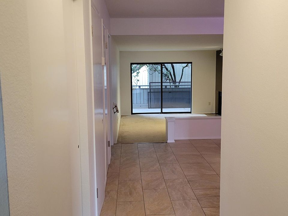 1st image of 10922 NE 34th Pl APT 1