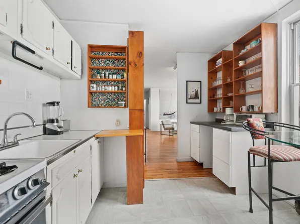 789 West End Avenue image 5 of 16