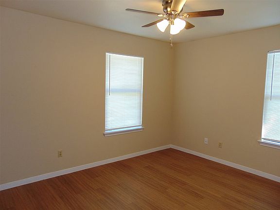 4th image of 403 S Ave S #A