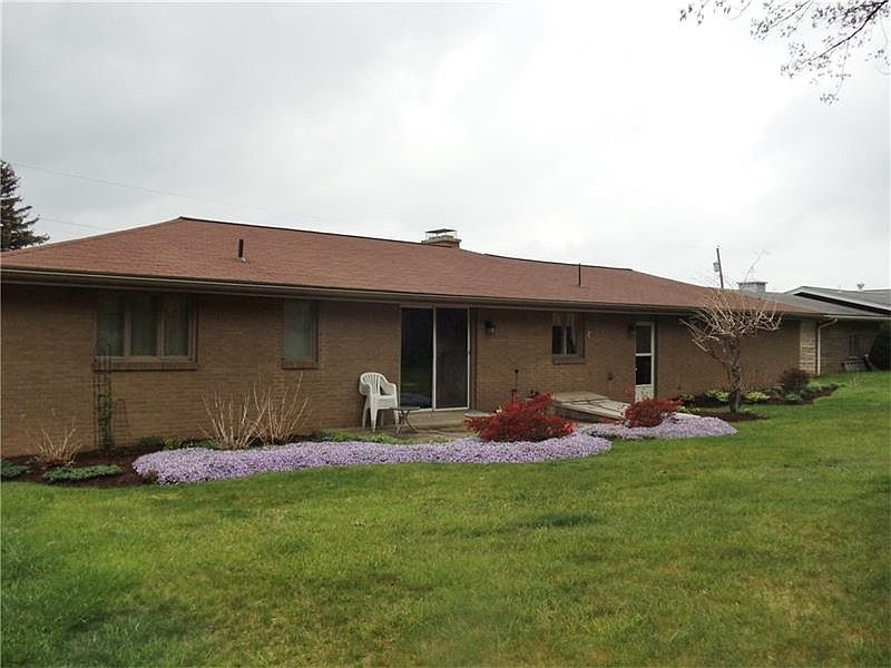 2nd image of 945 Sunset Dr