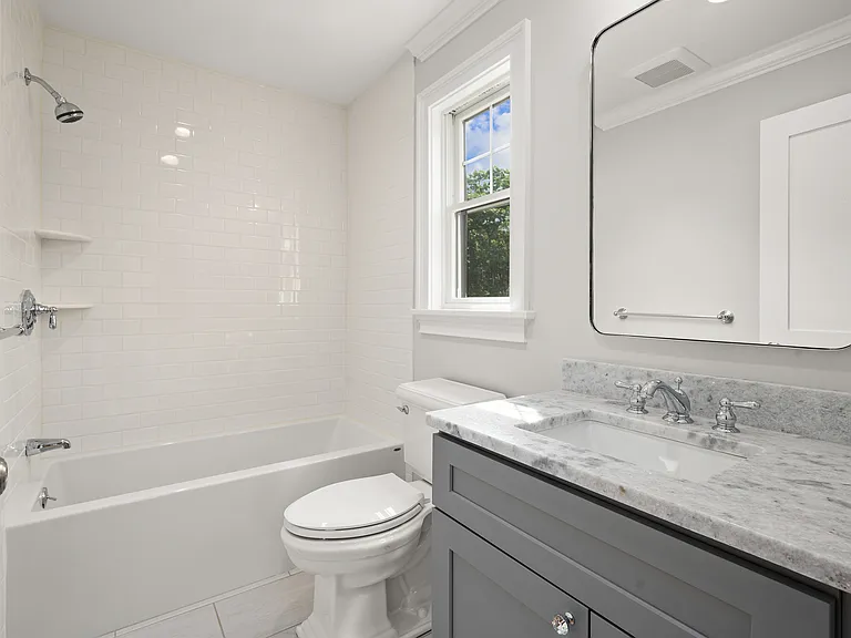 585 Lowell St — Photo 33